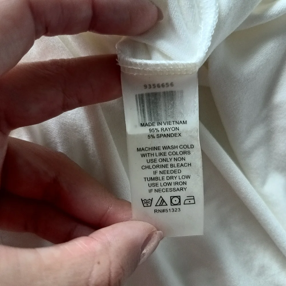 NWT Vince Camuto sleeveless turtleneck top in Buttercream, Size L - Picture 10 of 11